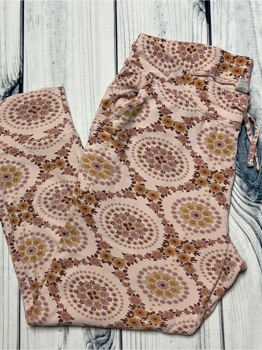 kate quinn Womens Skinny Jogger 70’s Rose Floral Wallpaper Size M